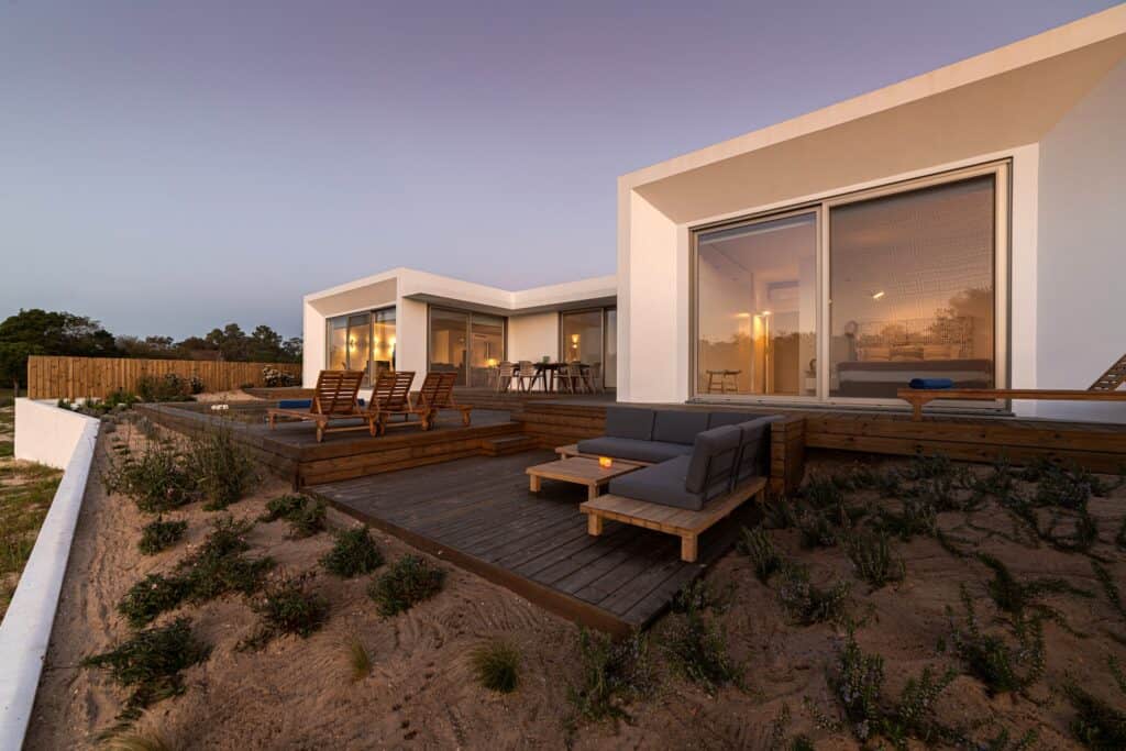 modern-villa-with-pool-and-deck-1024x683
