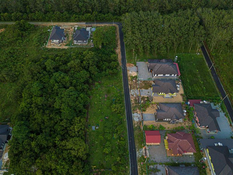drone-shot-of-residential-area-with-many-houses-fr-2024-09-17-23-35-14-utc